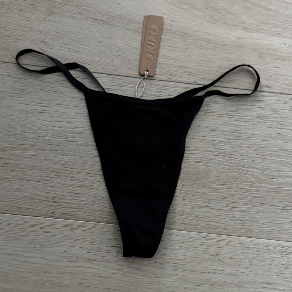 NWT SKIMS Black G-String size L